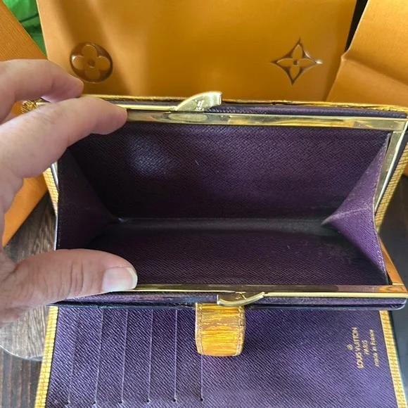 Louis Vuitton Epi Kisslock Long Yellow Gold Wallet - Picture 7 of 12